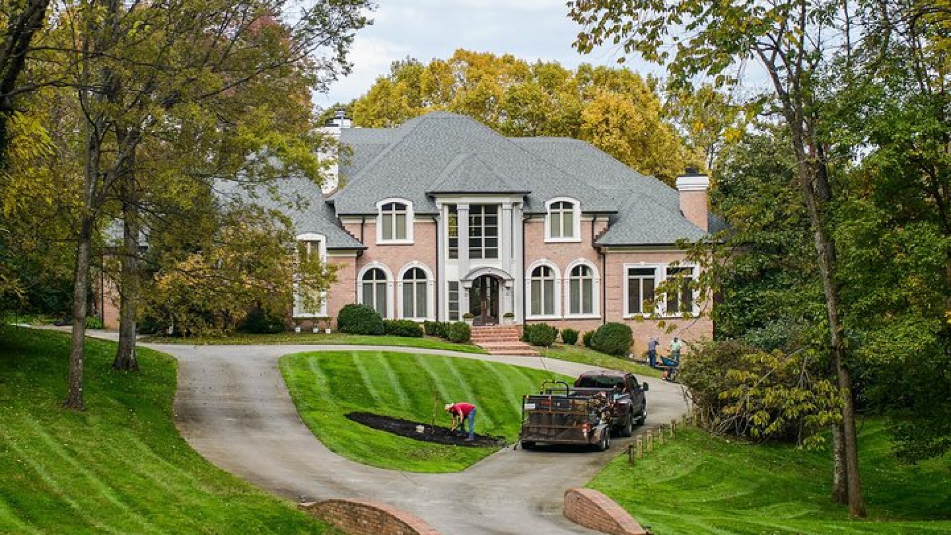 Nashville "Homes Of The Stars" Narrated Bus Tour with 30+ Celebrity Homes