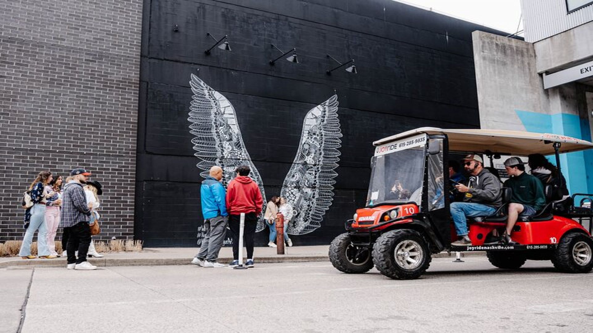 Murals of Nashville Instagram Tour by Golf Cart