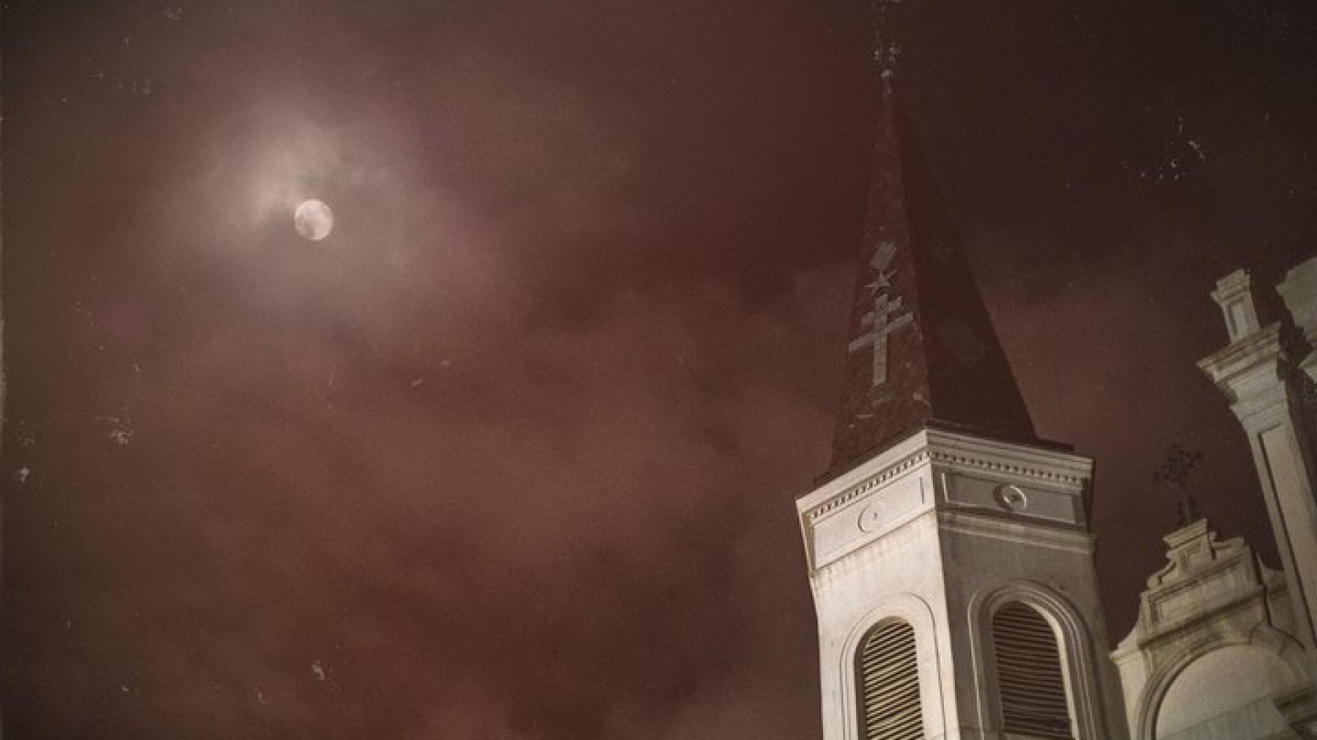 Adults-Only New Orleans Ghost, Crime, Voodoo, and Vampire Tour