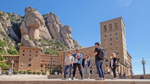 Montserrat, Girona & Costa Brava Guided Day Trip from Barcelona