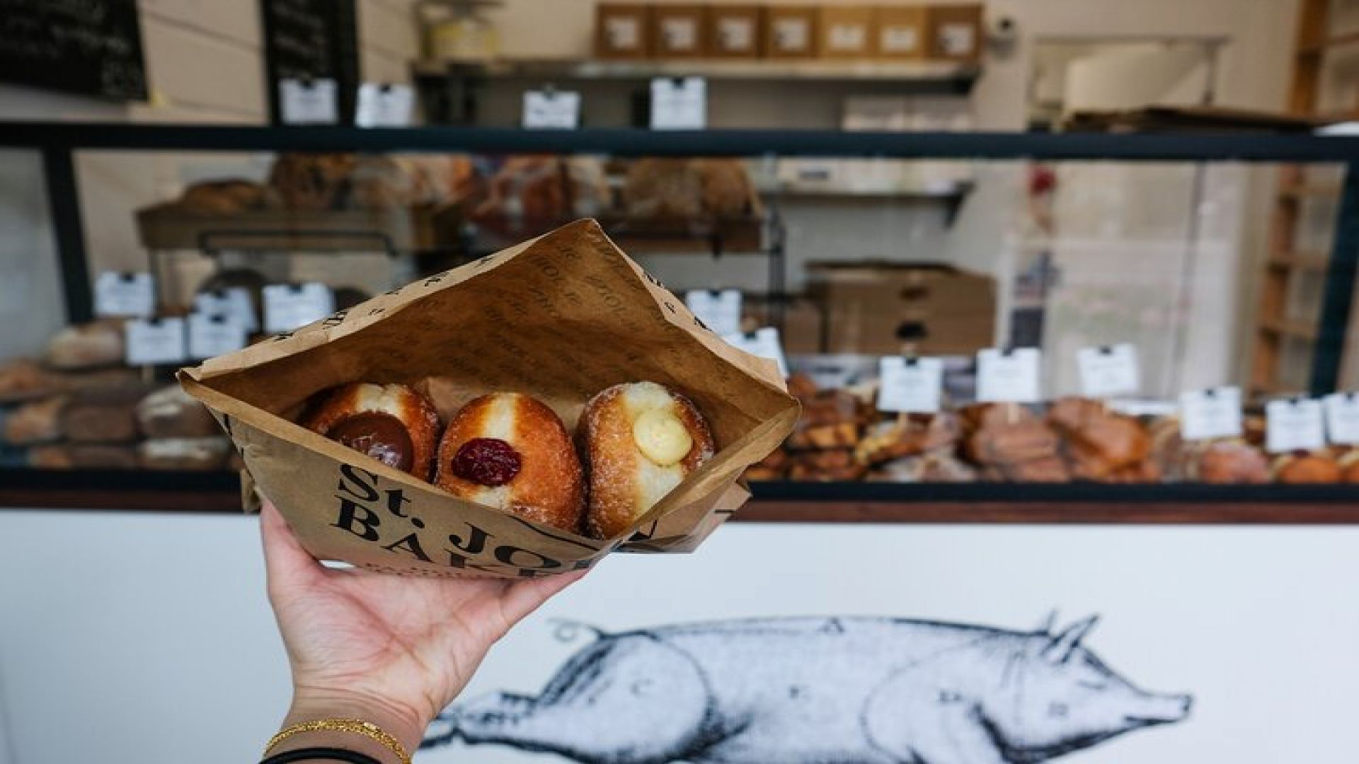 Delicious Doughnuts & Tea: Small-Group Borough Market Experience