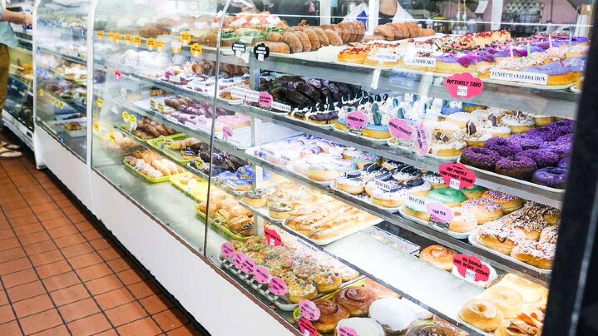Santa Monica Delicious Donut Adventure and Walking Food Tour