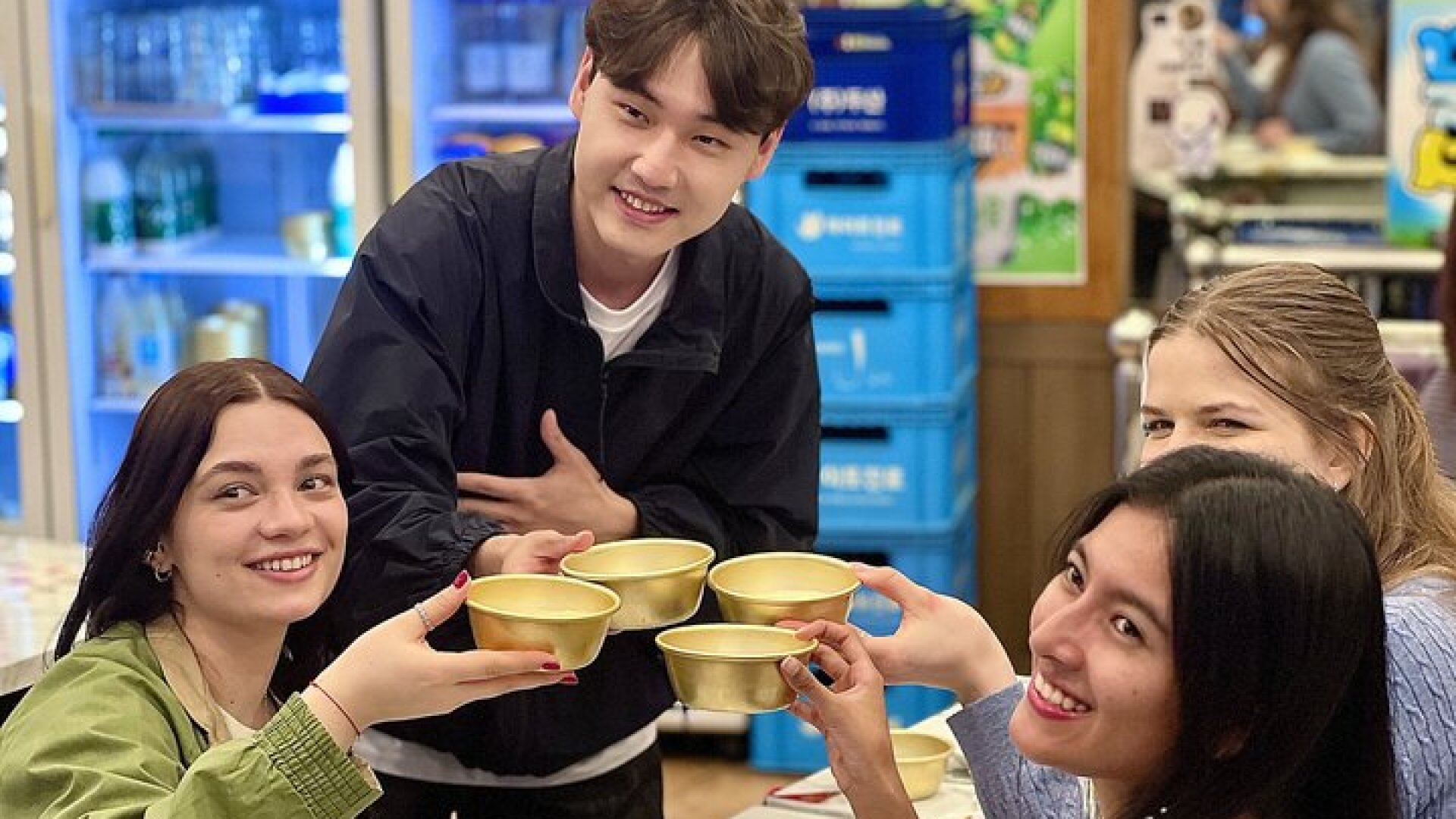 Seoul Night Palace & Market Food Tour with Vehicle