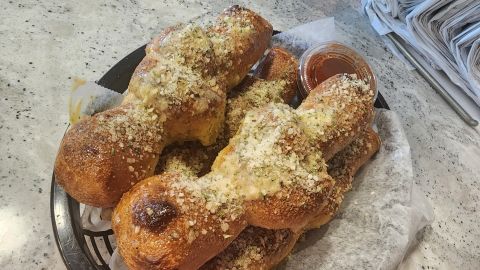 Garlic Knuckle Appetizer – Brozinni’s Signature Starter