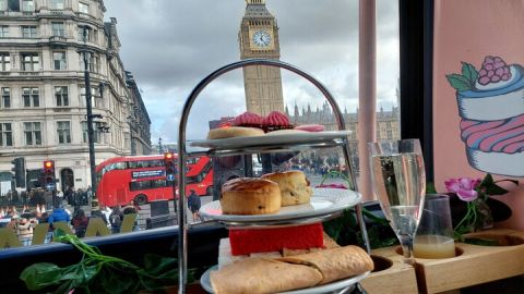 London Afternoon Tea Bus with Panoramic Tour