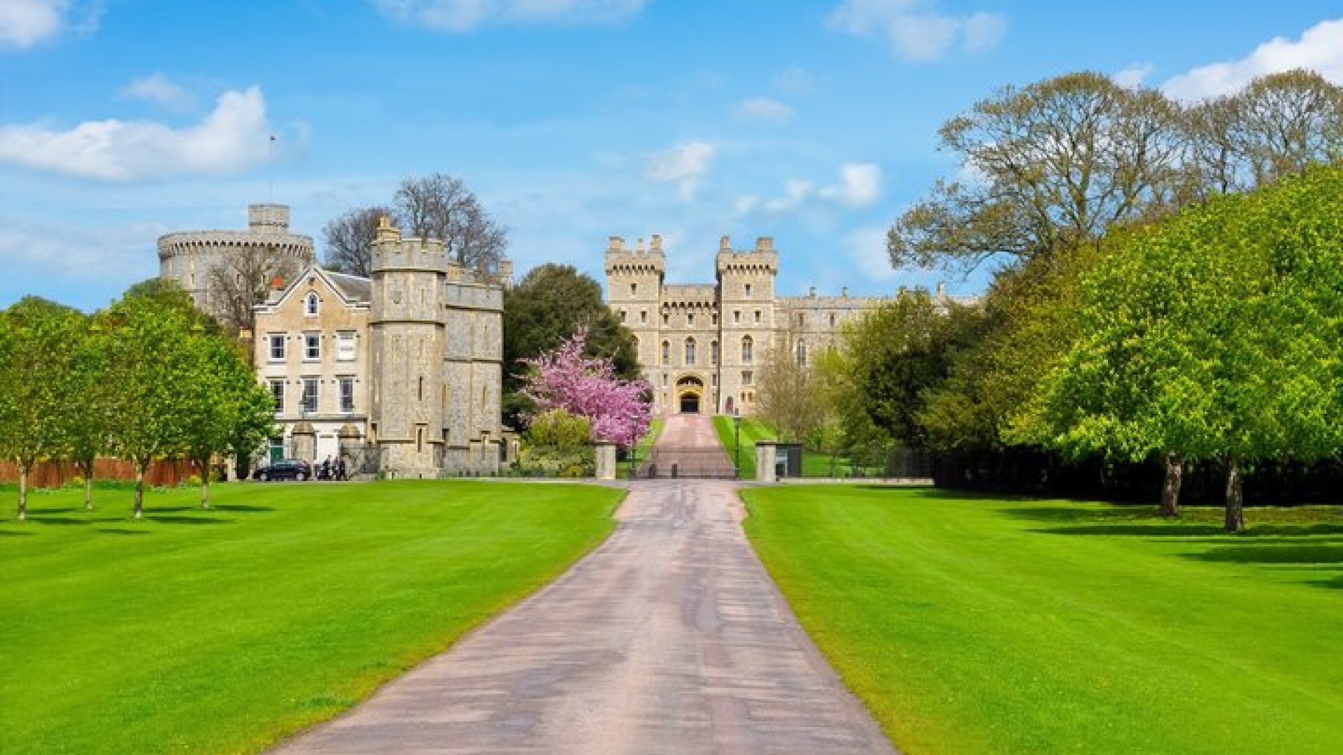 Stonehenge, Windsor Castle and Bath Full Day Guided Tour