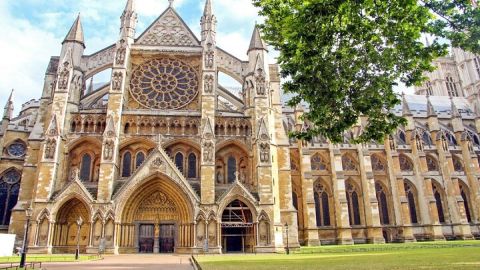 Ultimate London Food Tour: 8 British Foods & 30 London Landmarks