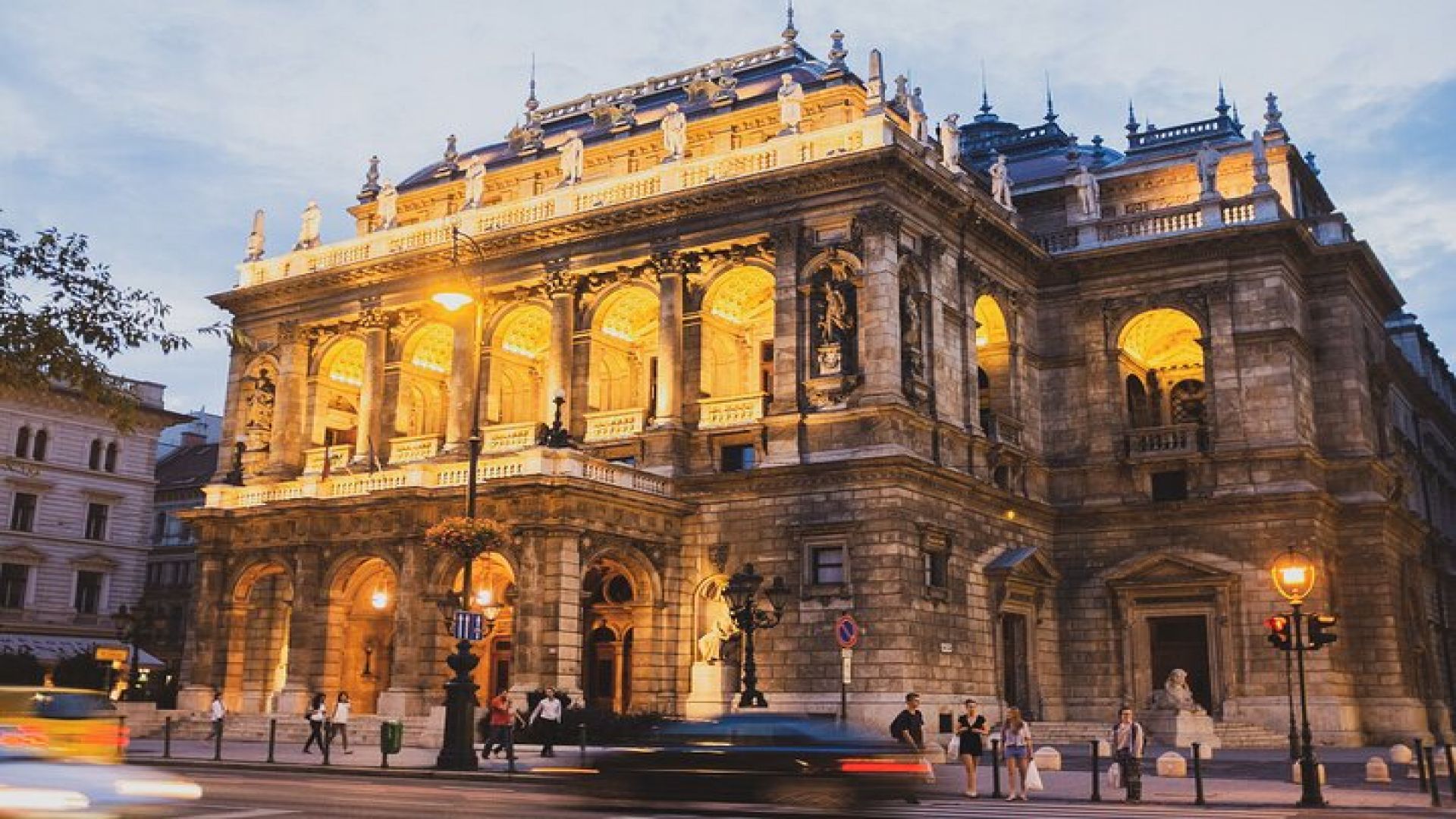Full-Day Trip from Budapest to Vienna with Private Expert Guide - Includes Lunch