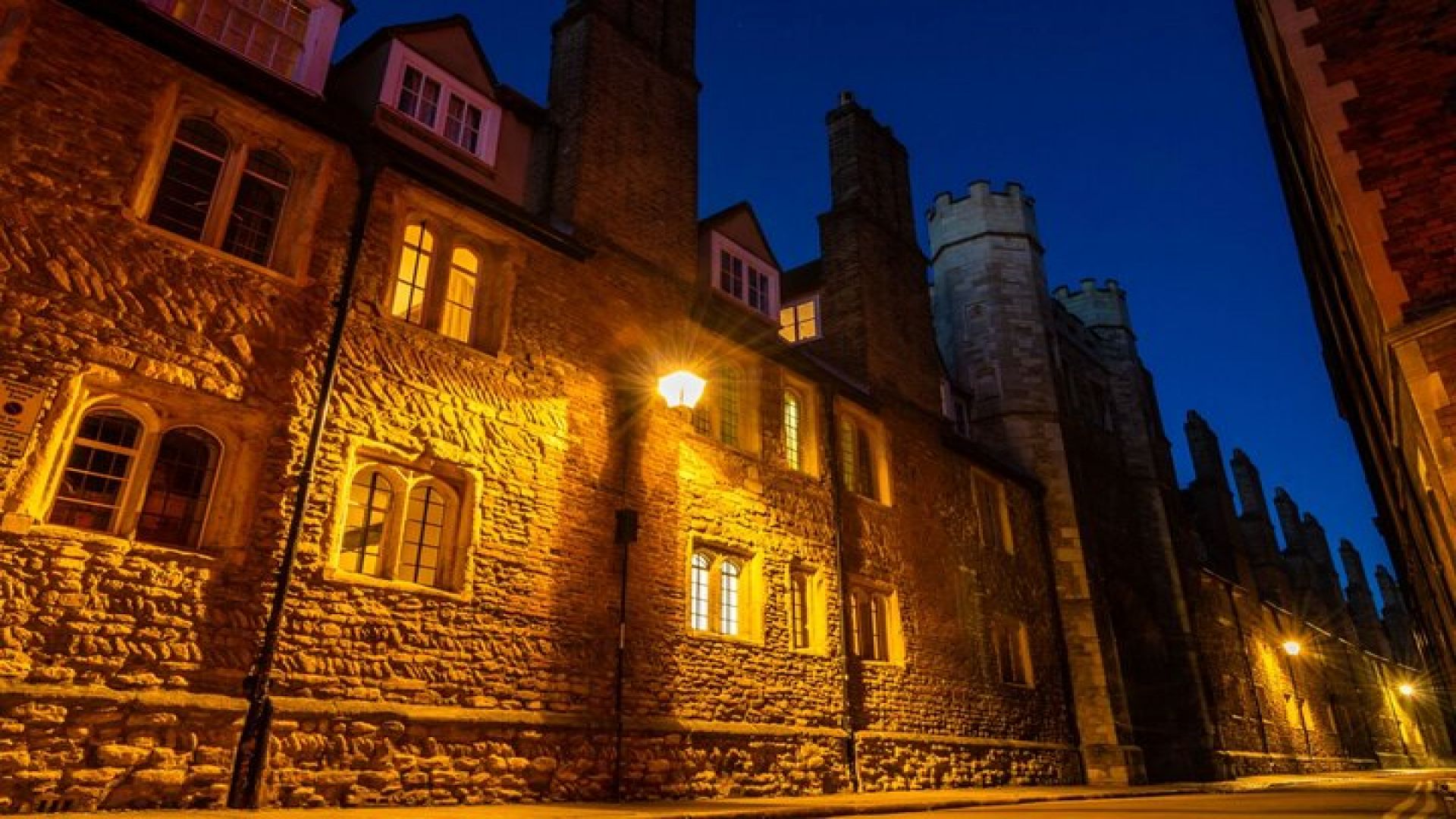 Haunted Stories of Cambridge - Private Walking Tour