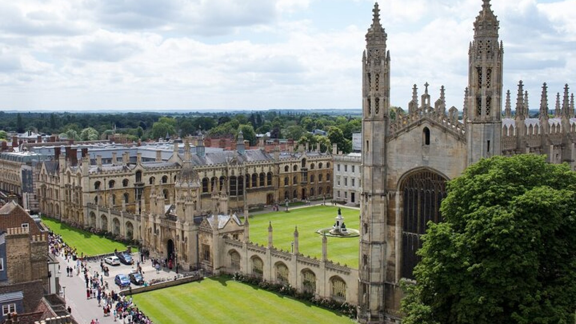 Private Family Heritage Walking Tour in Cambridge