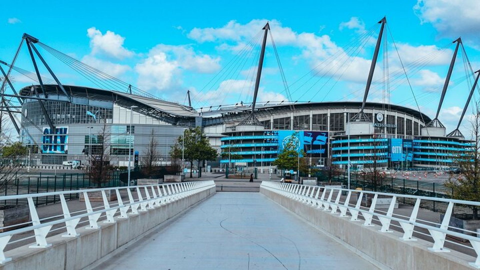 Etihad Stadium: Manchester City FC Tour by Rail From London