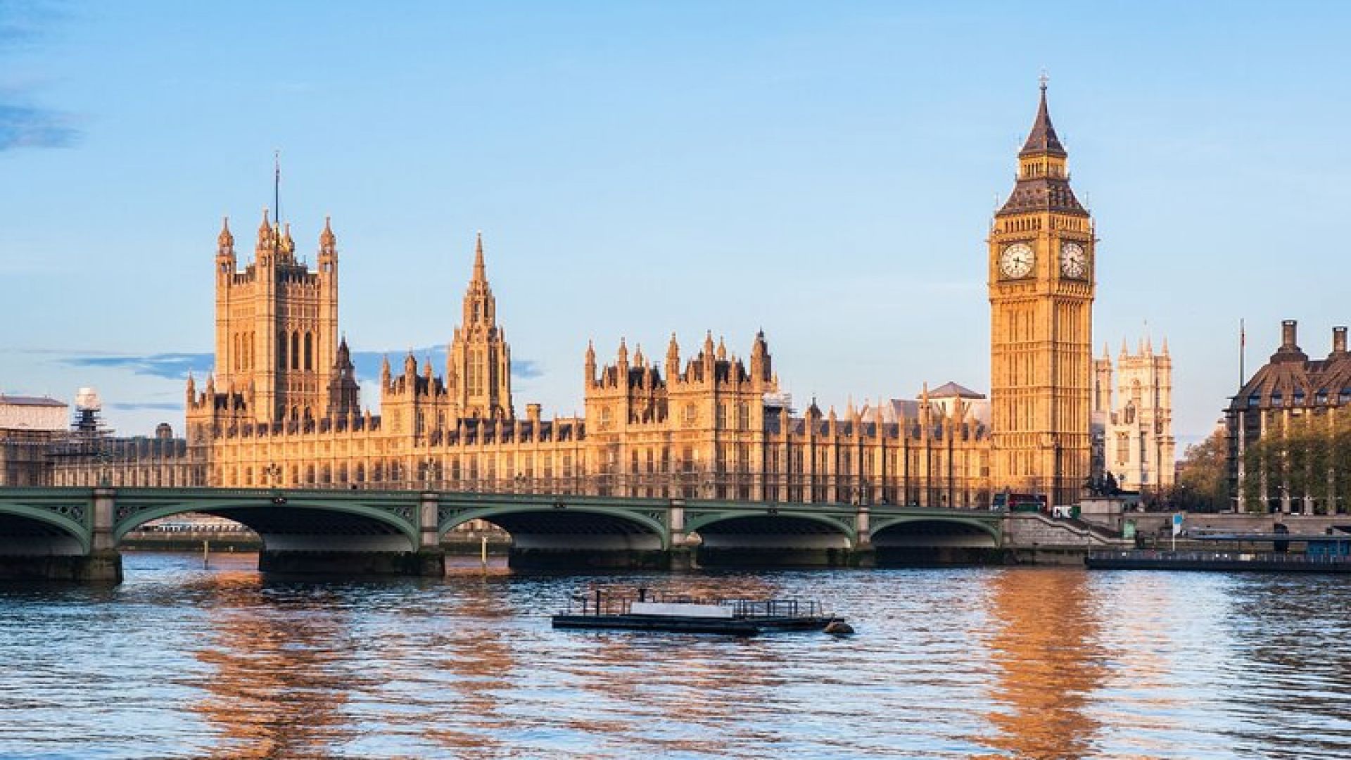 Royal London Tour with Afternoon Tea at The Rubens at the Palace