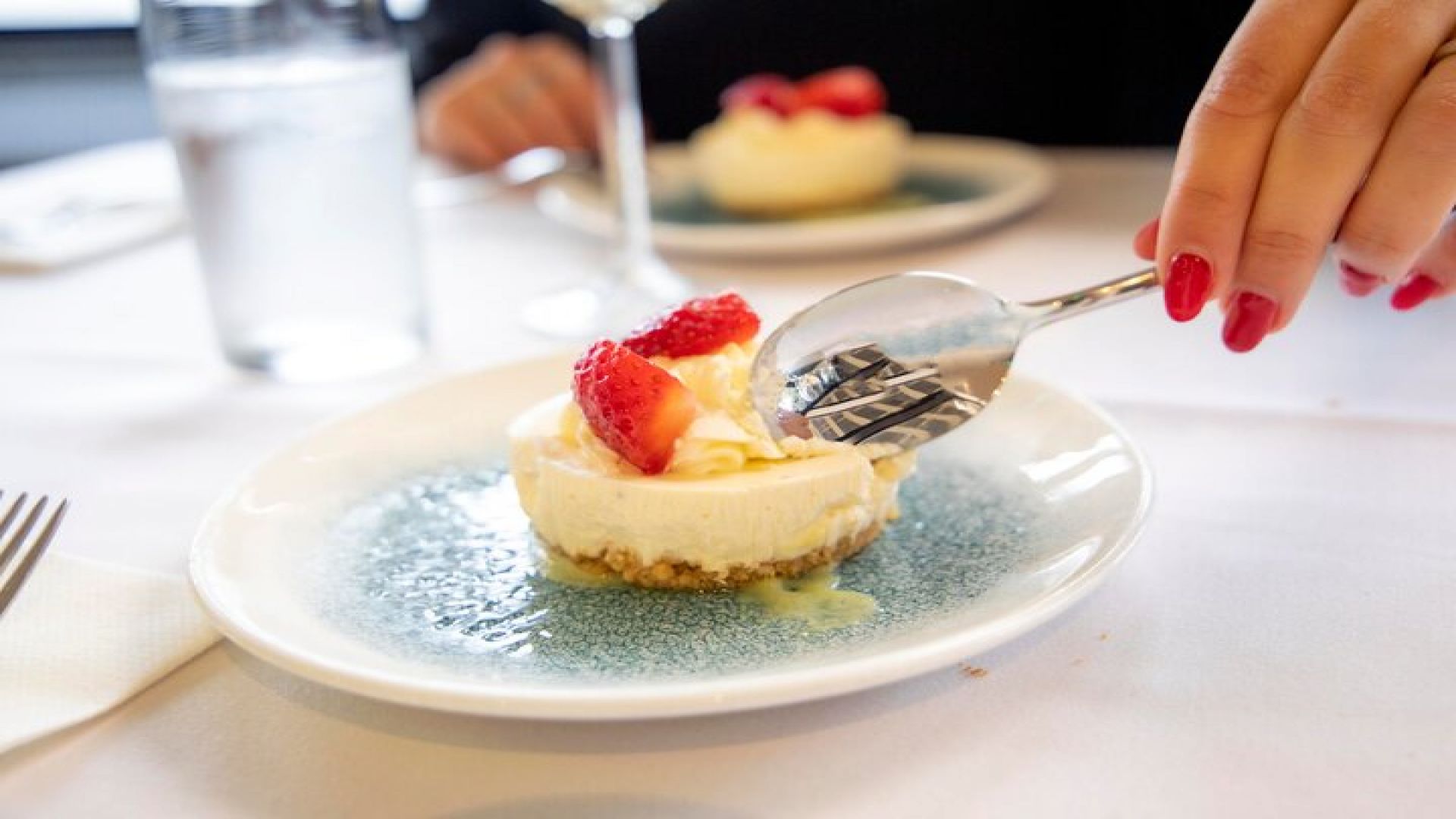 Lunch River Cruise on the Thames with 2-Course Meal