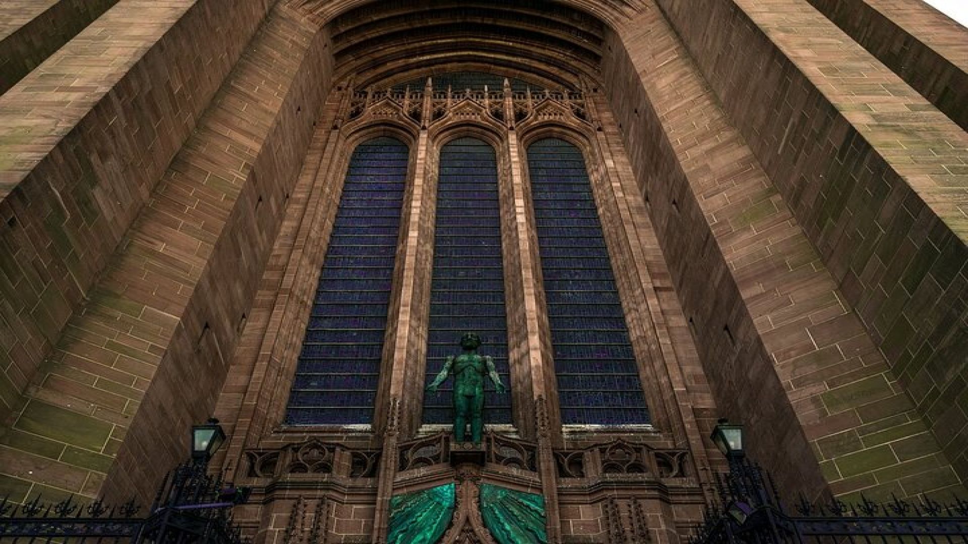 Liverpool Private Walking Tour with a Professional Guide