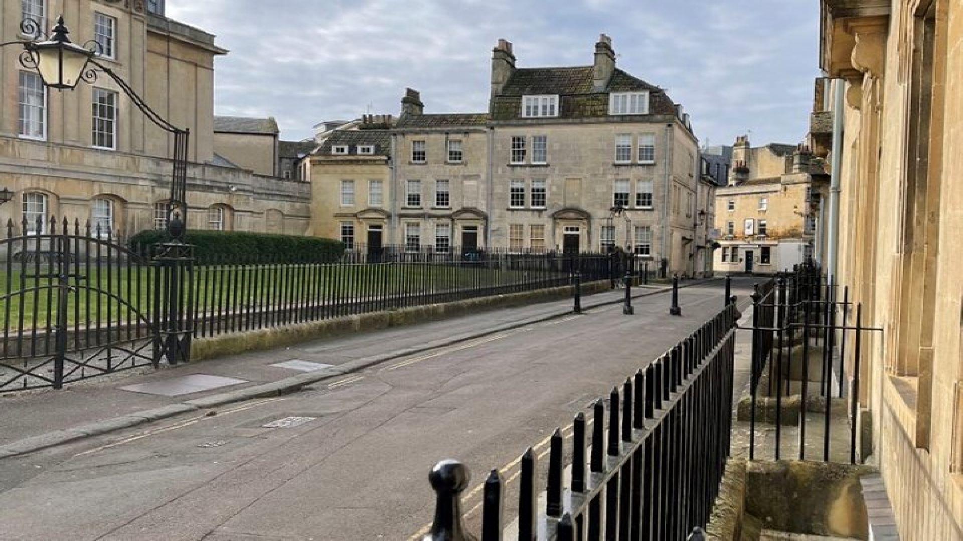 BATH: 2-Hour Bath Walking Tour of Bridgerton Filming Locations
