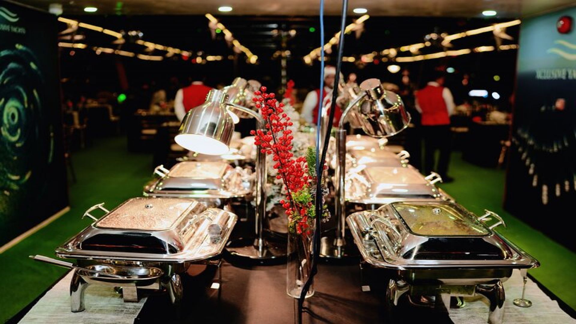 Dubai Marina Dinner Cruise with Live Music & Open Bar