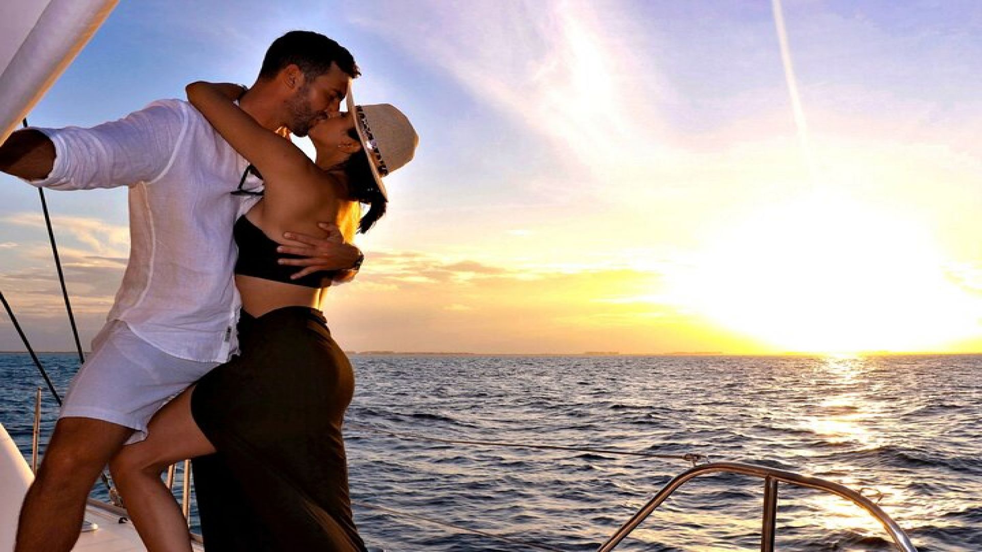 Riviera Maya Luxury Sunset Sailing plus Light Dinner and Open Bar