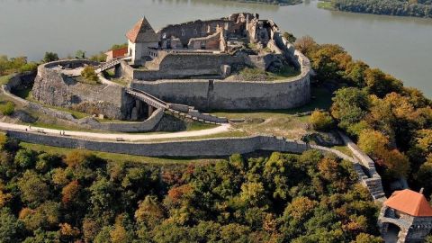 Visegrad Castle and Szentendre by the Danube private tour
