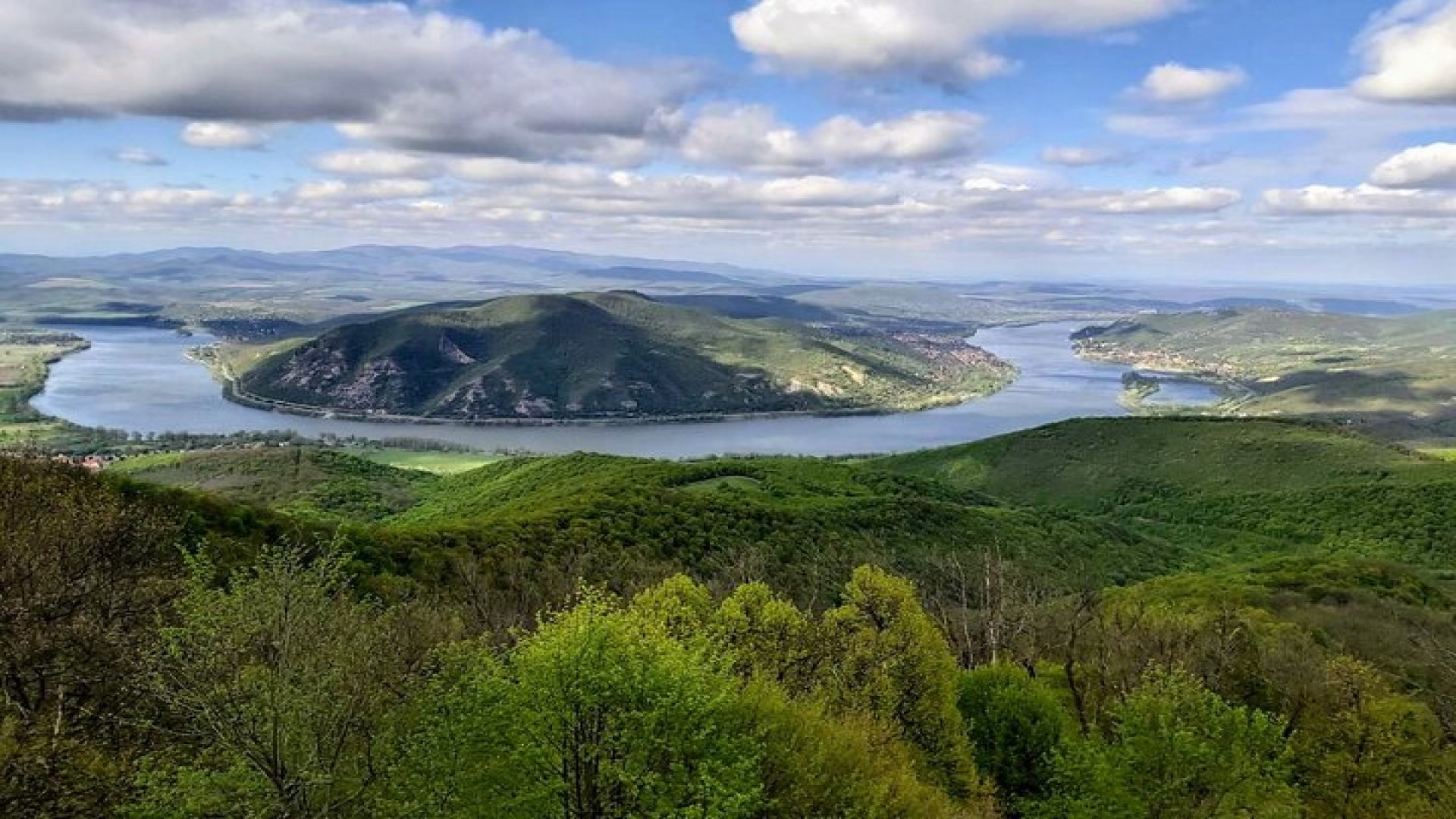 Visegrad Castle and Szentendre by the Danube private tour