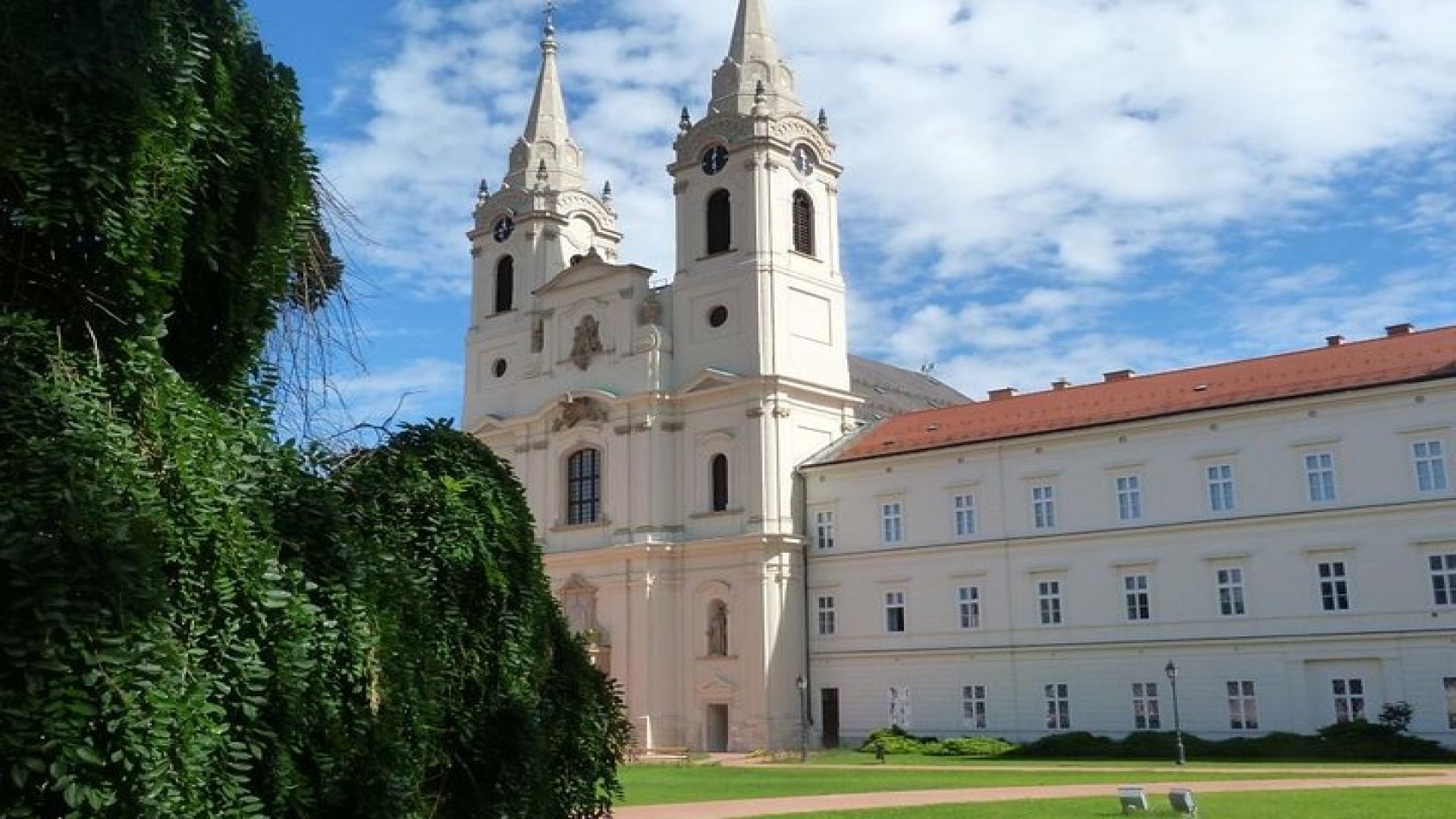 Private brewery visit and beer tasting at Zirc Abbey plus Szekesfehervar tour
