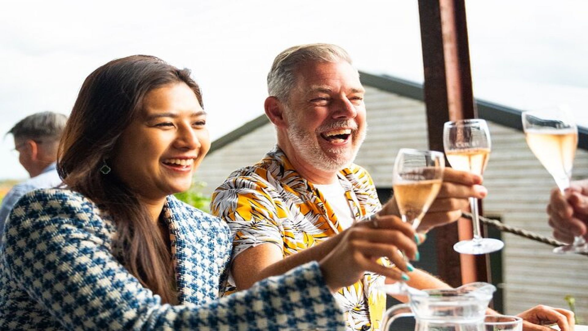 Full-Day Vintage Bus Wine Tour of Sussex from London