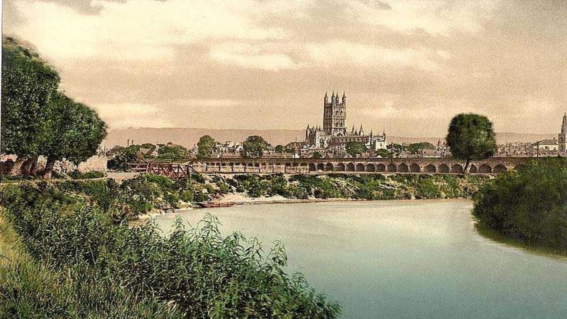 Guided walking tour : Ghosts & Giggles Of Gloucester 