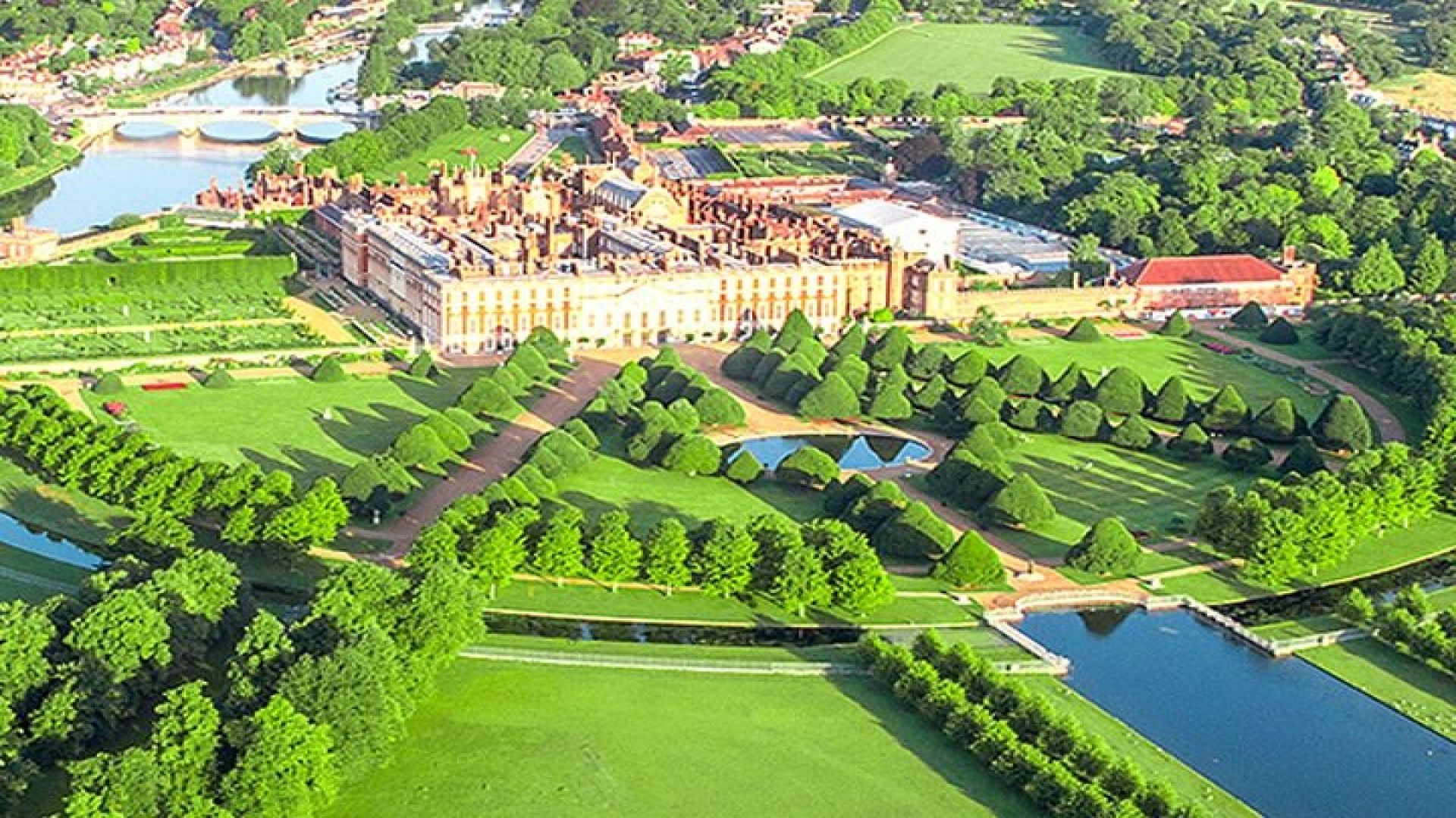 Hampton Court Guided Tour. Full day Access & High Tea 
