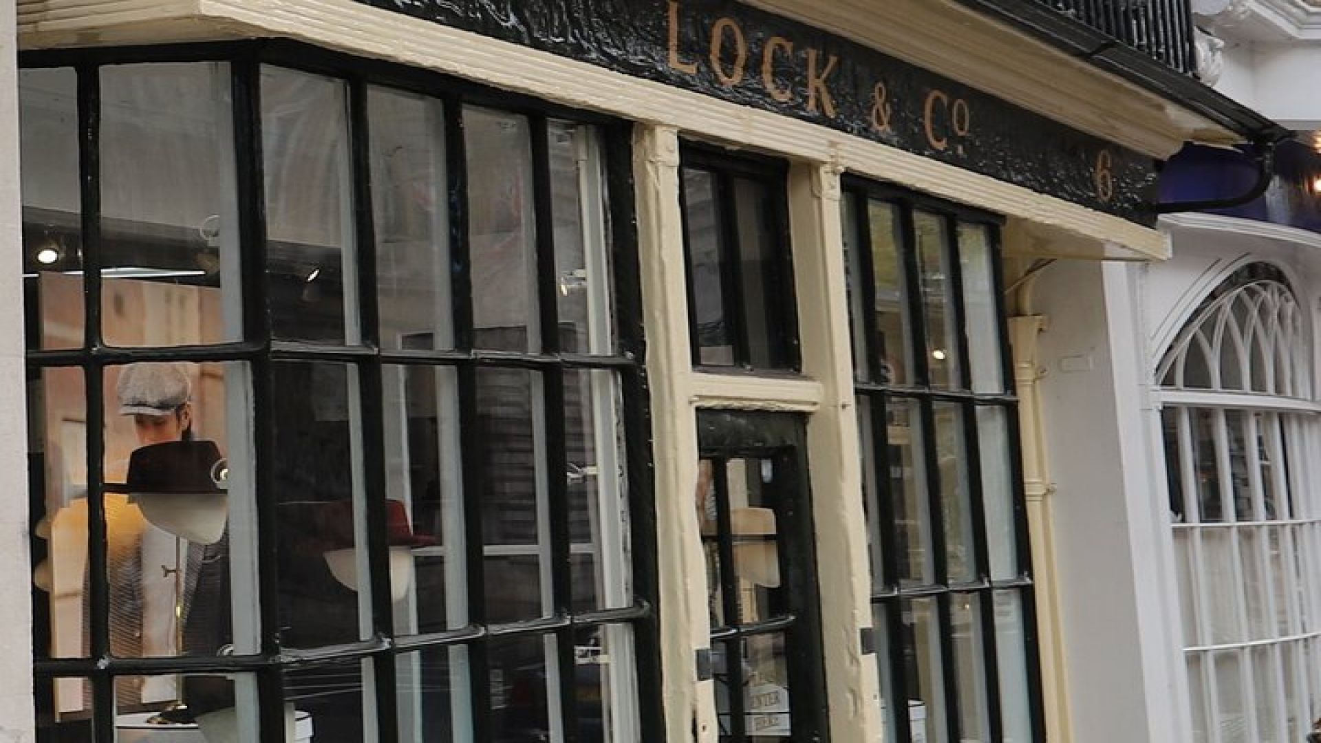 Private Royal Walk and Champagne Moet Chandon at Harrods