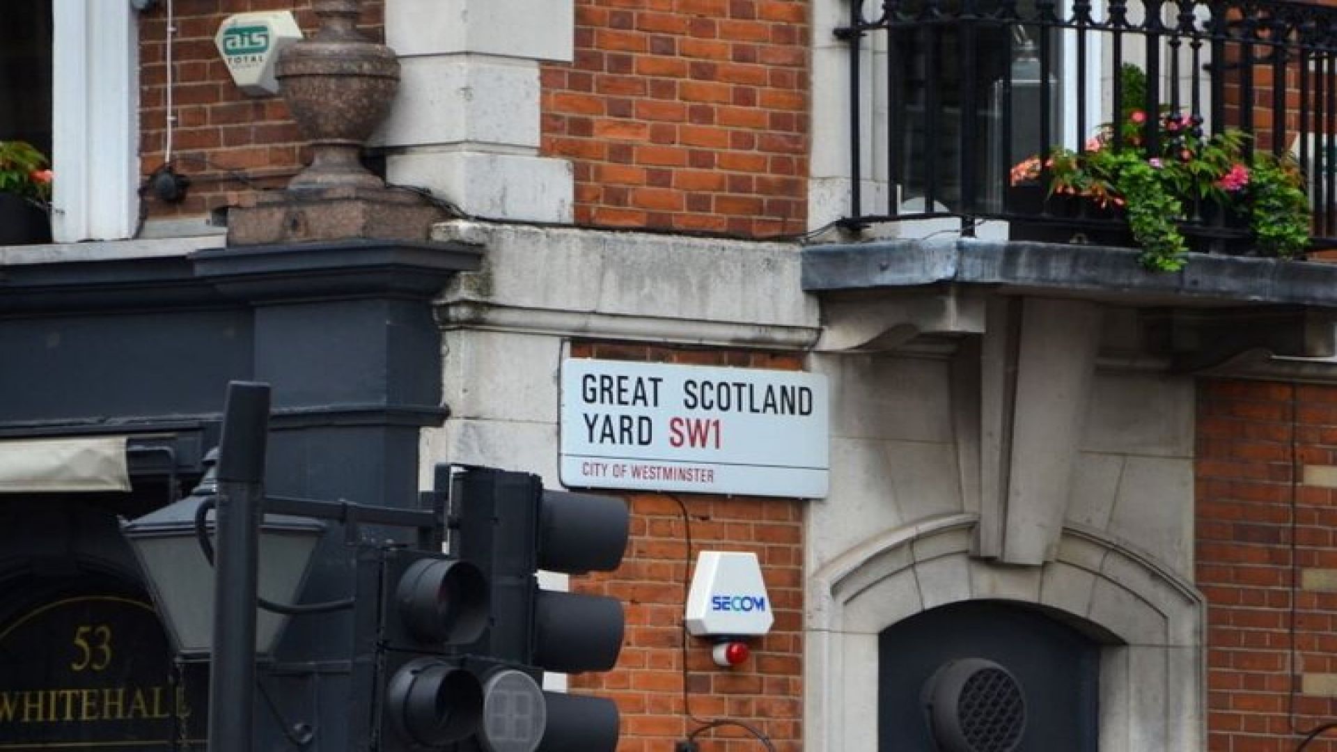 London Spy Experience with Tour Vesper Martini and Dinner