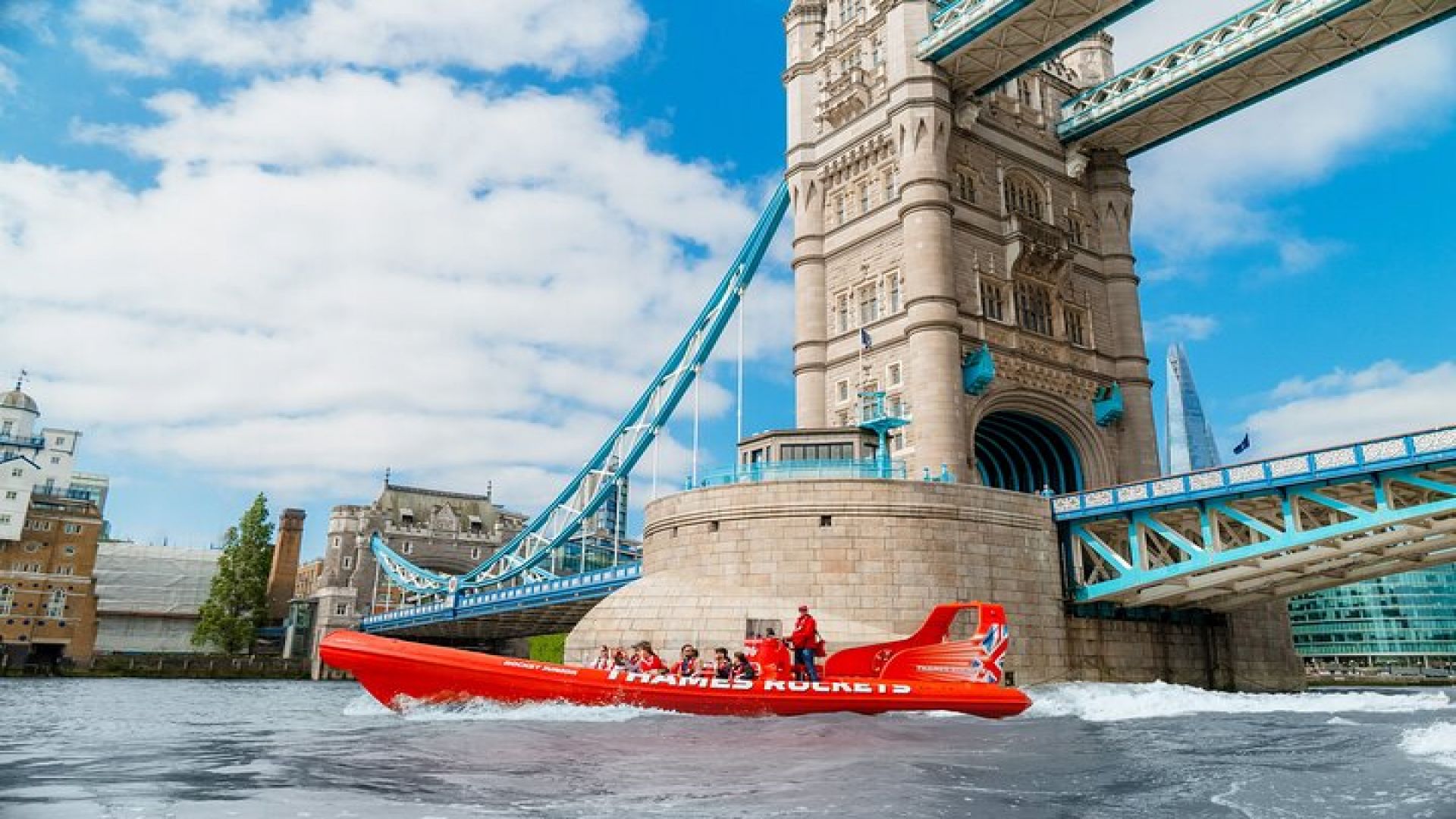 Exploding Speedboat Bond Spy for a day – A James Bond Speedboat Experience