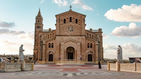 Gozo & Comino: Boat Tour + Roundtrip Transfer