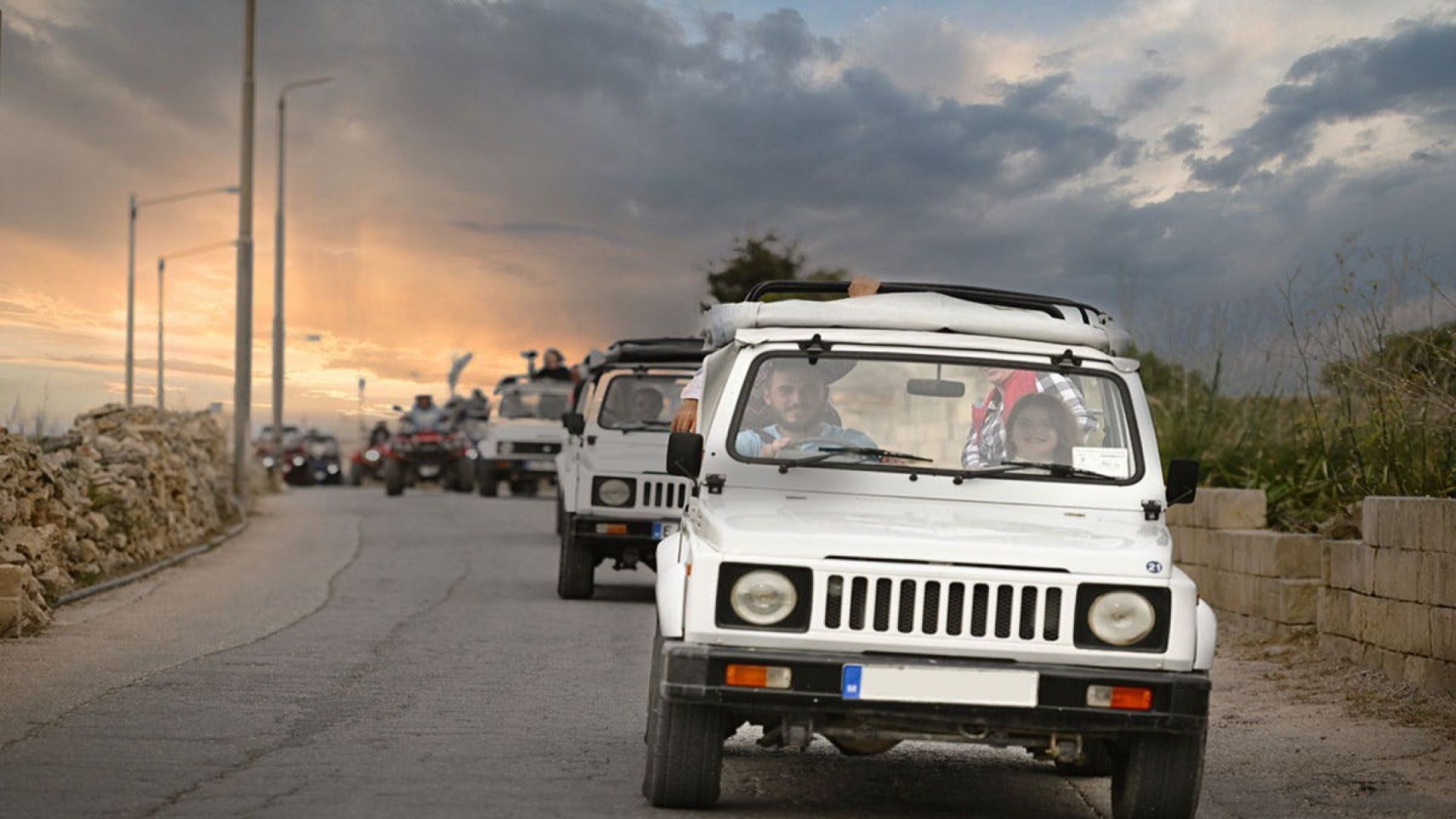 Gozo: Guided Sunset Jeep Tour + Roundtrip Transfer
