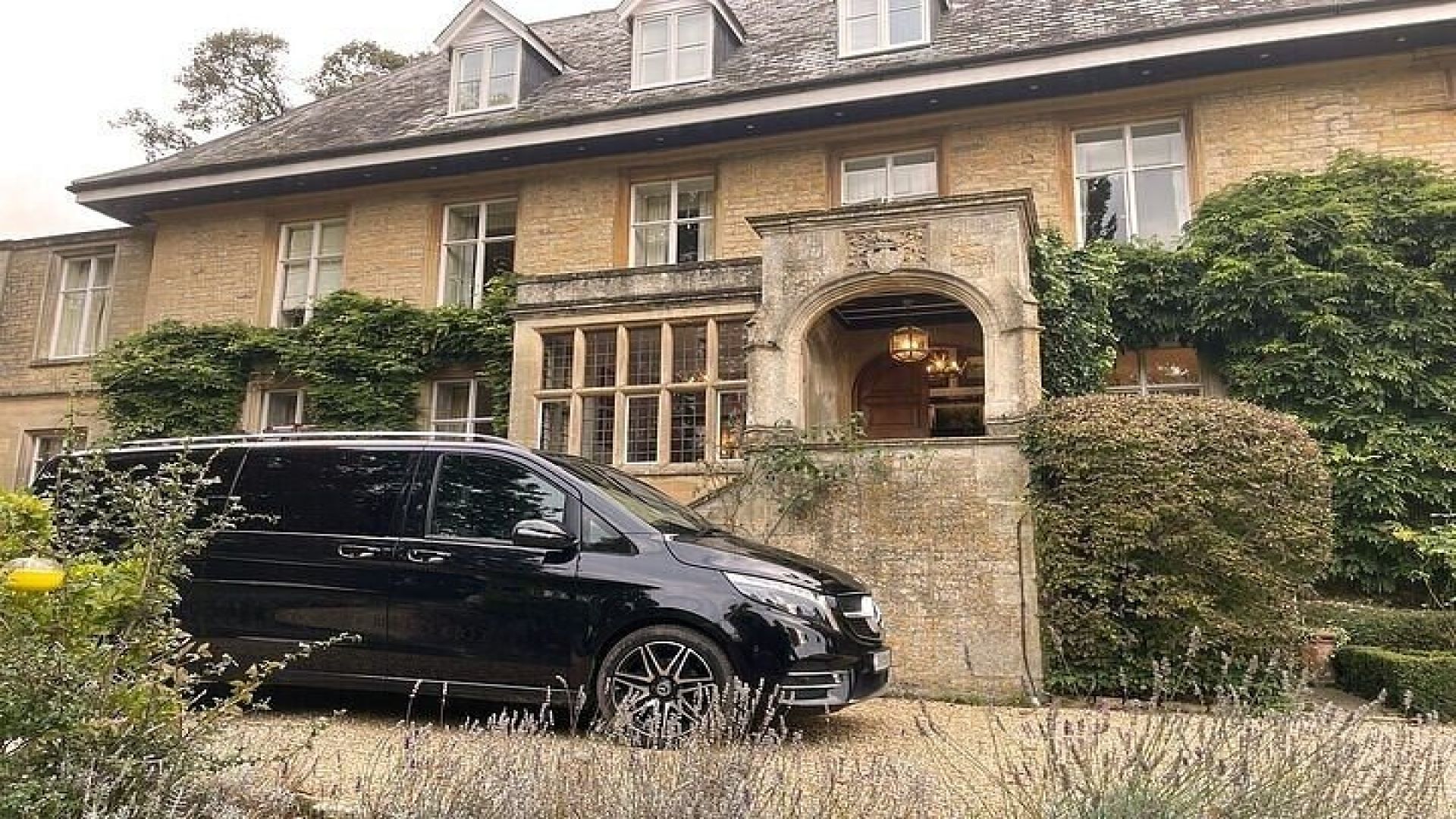 Private One Day Luxury Tour of The Cotswolds