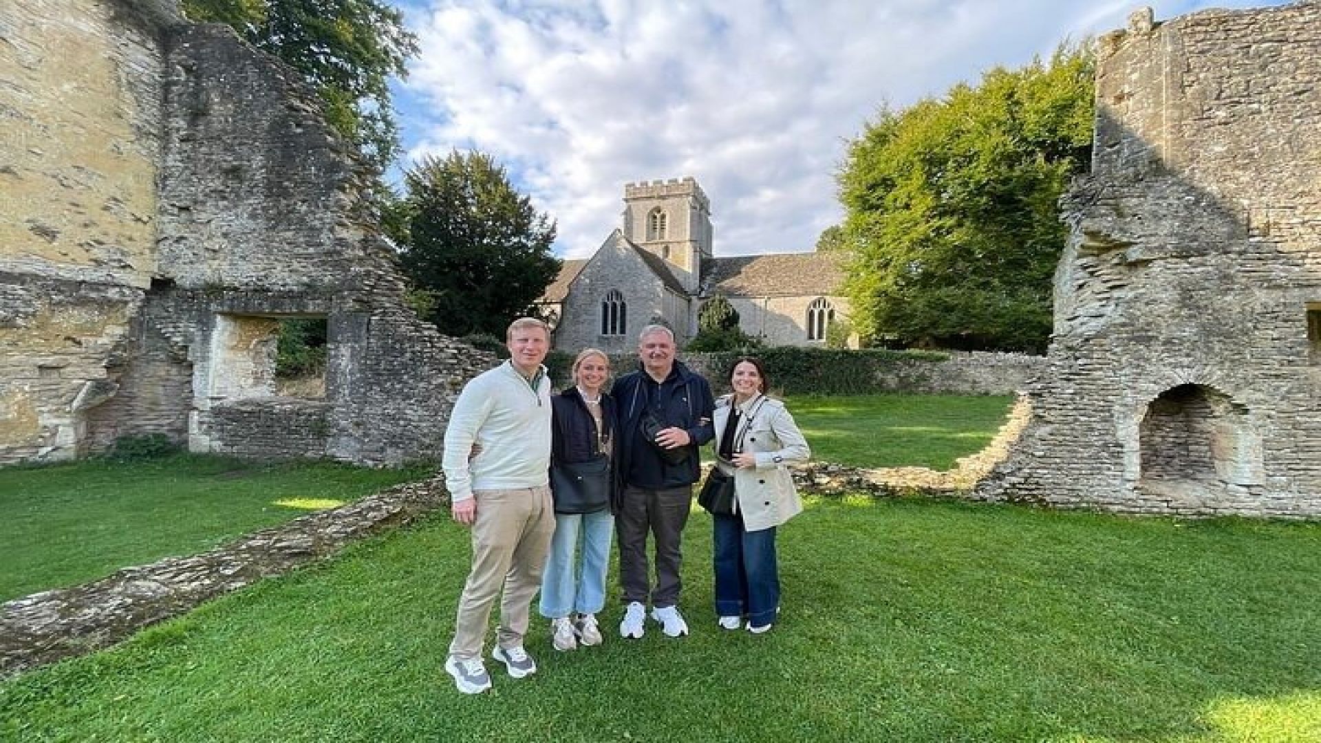 Private One Day Luxury Tour of The Cotswolds