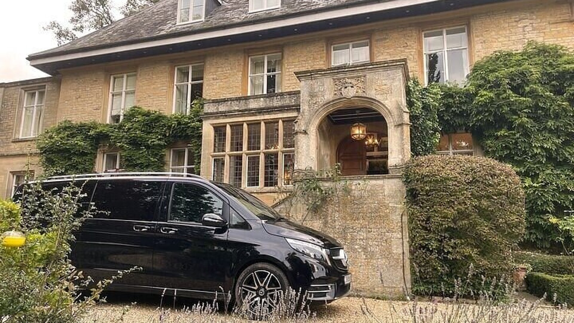 Private One Day Luxury Tour of The Cotswolds