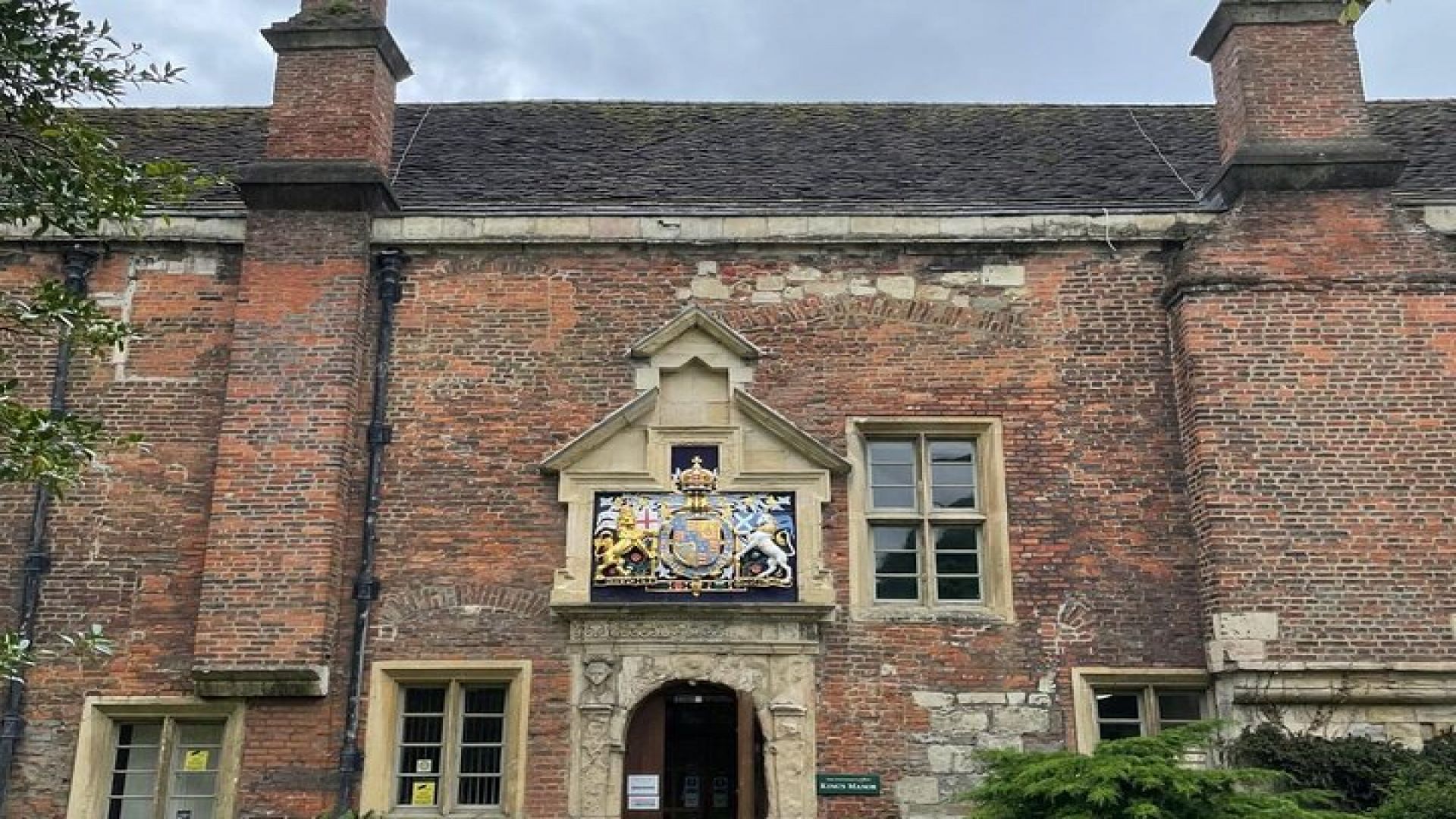 History and Hauntings Self Guided Walking Tour in York with App