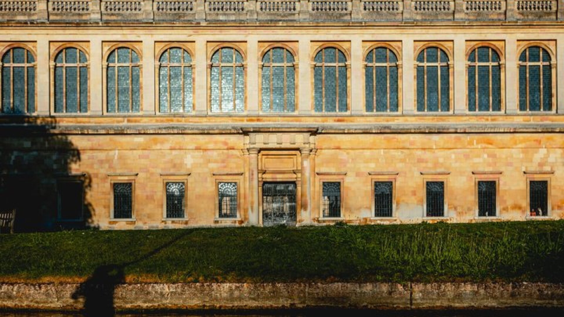 Shared Guided Punting Tour of Cambridge