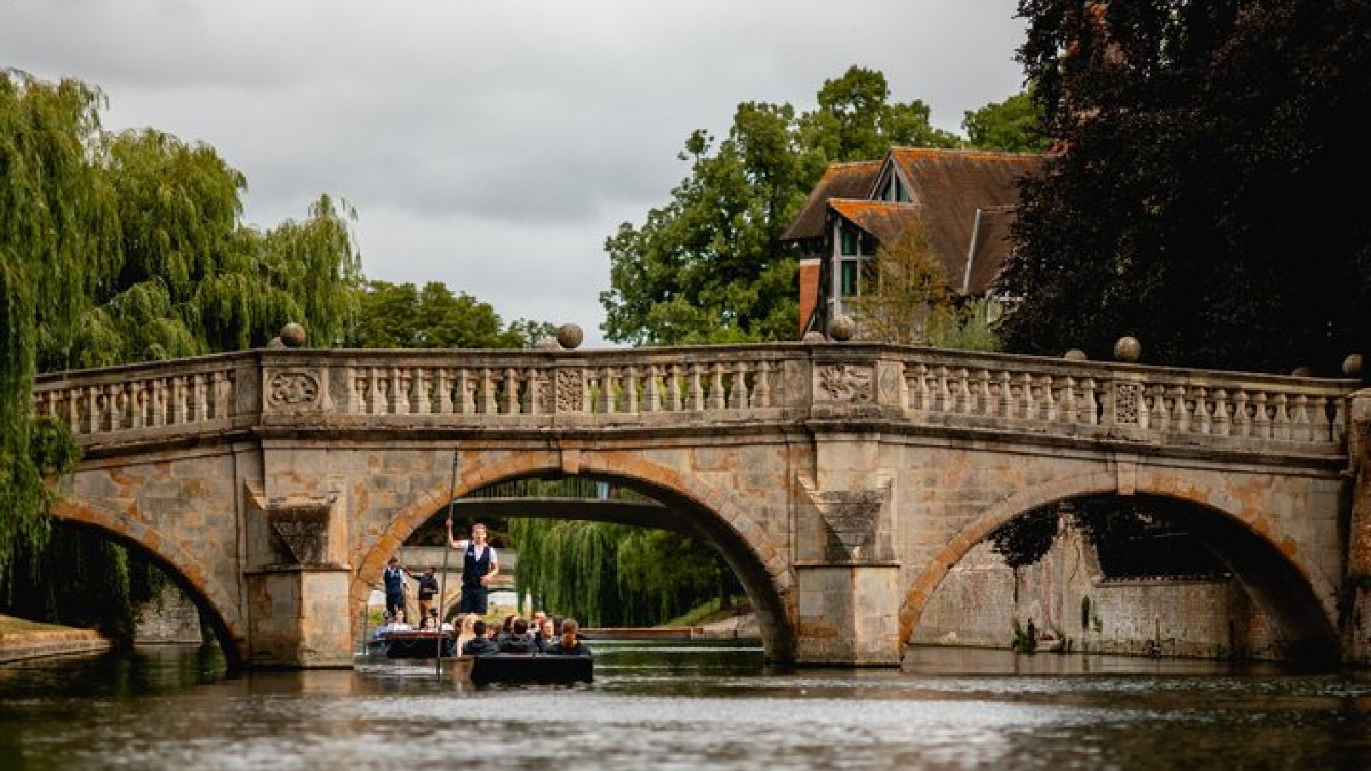 Shared Guided Punting Tour of Cambridge