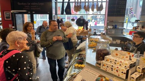 Small-Group: Experience Local Food Tour in Liverpool 