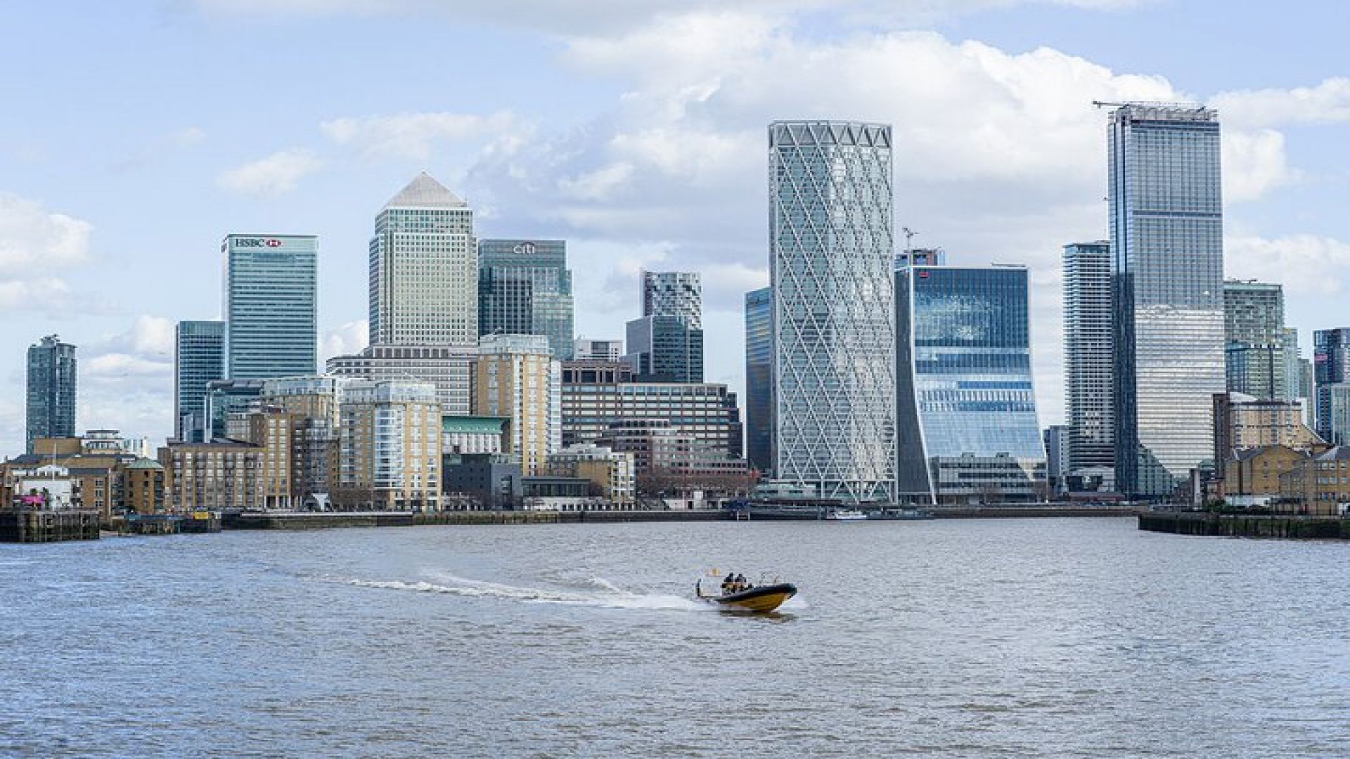 Speedboat Cruise Tour: Embankment OR Westminster Pier -70 minutes