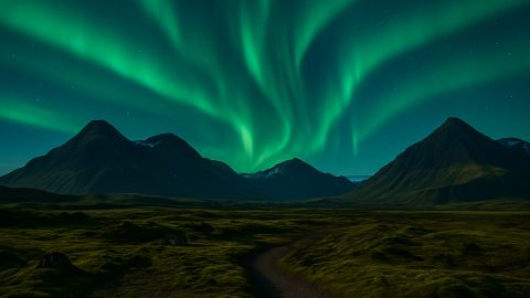Iceland Aurora Hunt: Premium 4x4 Small Group Experience