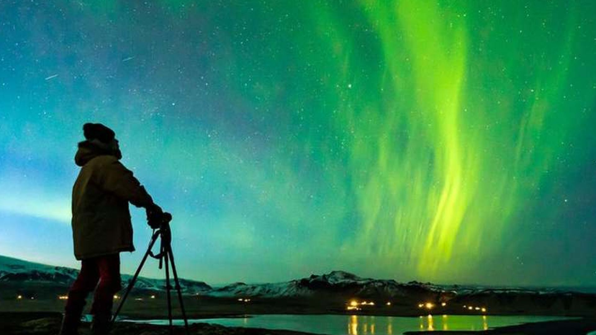 Northern Lights Hunt: Private 4x4 Tour with Local Guide