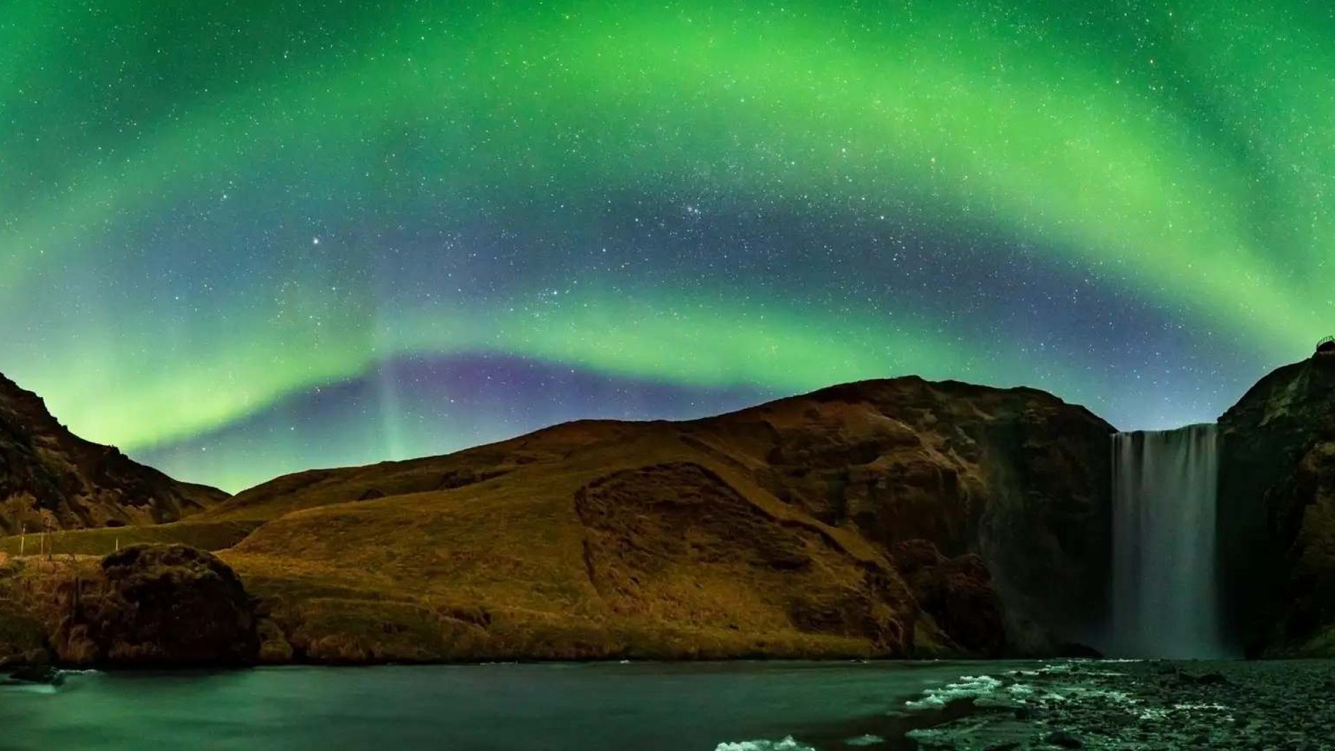 Northern Lights Hunt: Private 4x4 Tour with Local Guide