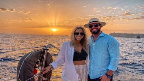 Santorini Catamaran Cruise with Greek Meal, Open-Bar and Sunset