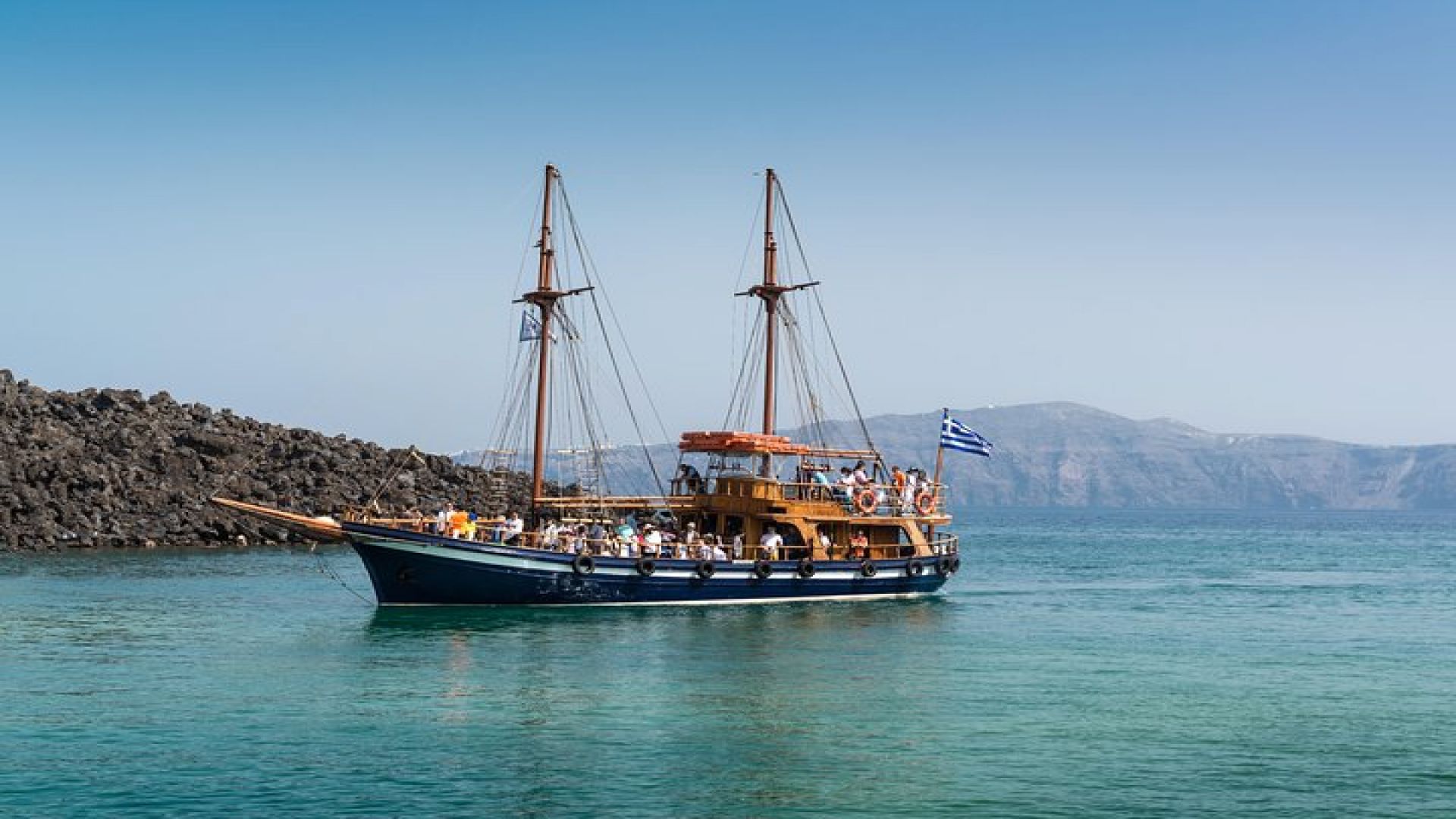 Santorini Volcano and Hot Springs Cruise Tour from Fira Old Port