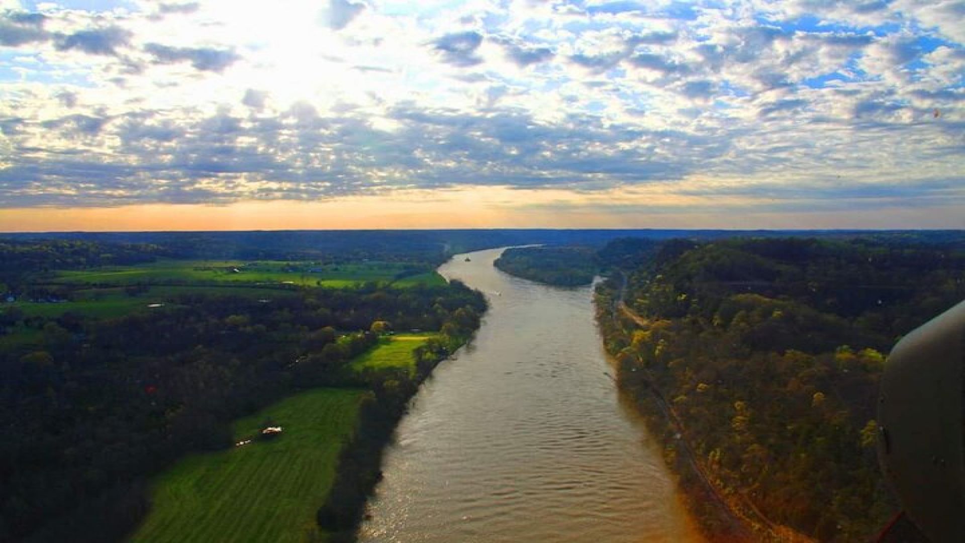 Scenic River & Nature Helicopter Tour from Nashville