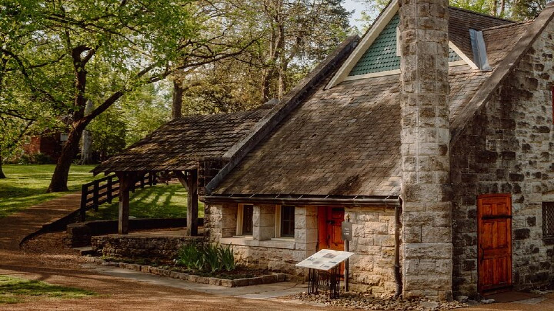 Belle Meade Guided Mansion Tour with Complimentary Wine Tasting