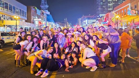 Nashville Bar Crawl with VIP Club Entrance and Bonus Shots