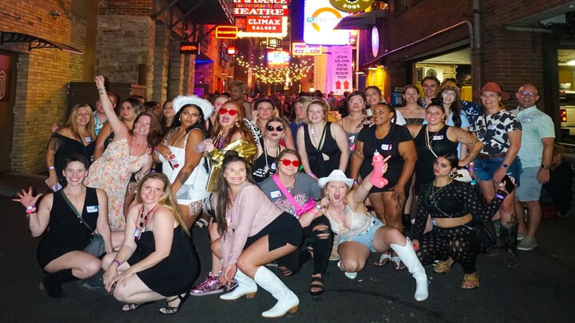 Nashville Bar Crawl with VIP Club Entrance and Bonus Shots