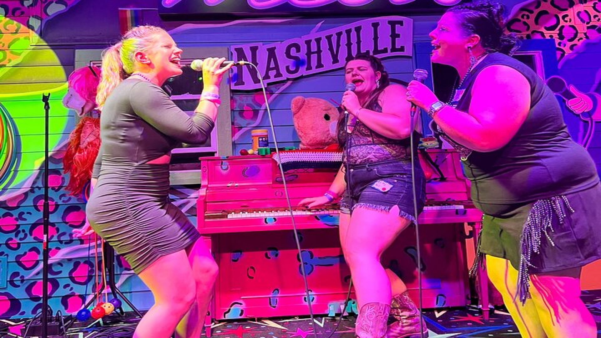 Nashville Bar Crawl with VIP Club Entrance and Bonus Shots